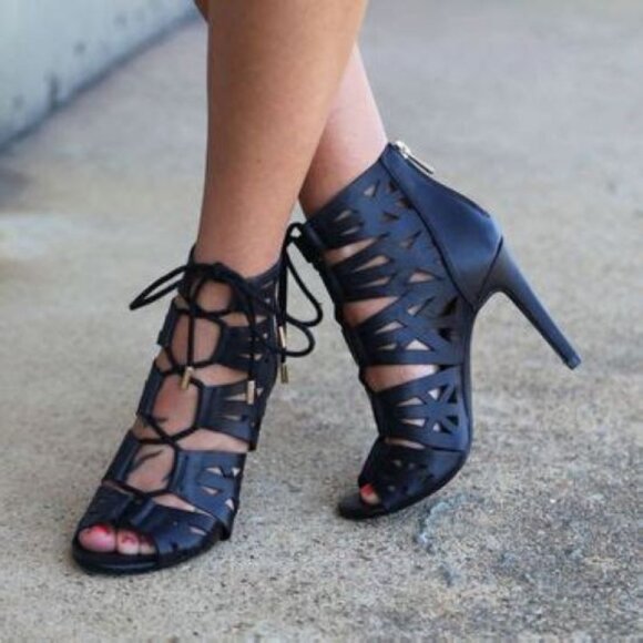 BNIB – Black “Emerita” Laser-cut Short Boots by Jessica Simpson - Picture 1 of 11